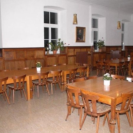 Nikolauskloster Juchen Luaran gambar